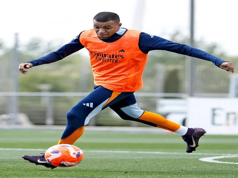 马卡：姆巴佩无缘出战西班牙人&仍在单独训练，目标国家德比